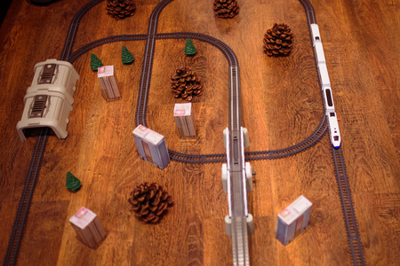 Duża kolejka elektryczna pociąg lokomotywa z wagonami pendolino dla dzieci