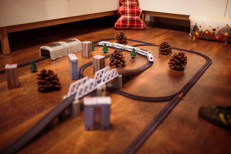 Duża kolejka elektryczna pociąg lokomotywa z wagonami pendolino dla dzieci