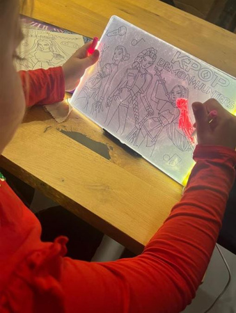 Tablica podświetlana do rysowania K-popowe łowczynie demonów dla dzieci