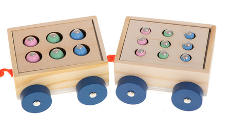 Drewniany pociąg edukacyjny dla dzieci z sorterem Zabawa w łowienie rybek z magnesem Kolejka z wagonami