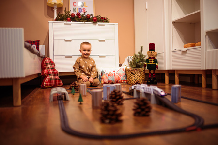 Duża kolejka elektryczna pociąg lokomotywa z wagonami pendolino dla dzieci