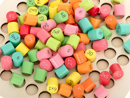 Zestaw edukacyjny dla dzieci Nauka tabliczki mnożenia Okrągła plansza 81 elementów