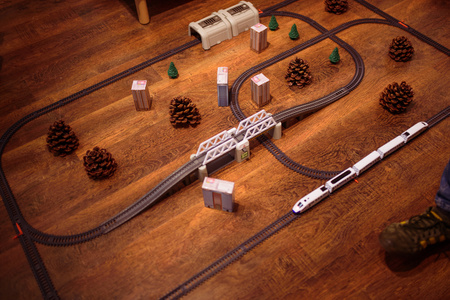 Duża kolejka elektryczna pociąg lokomotywa z wagonami pendolino dla dzieci