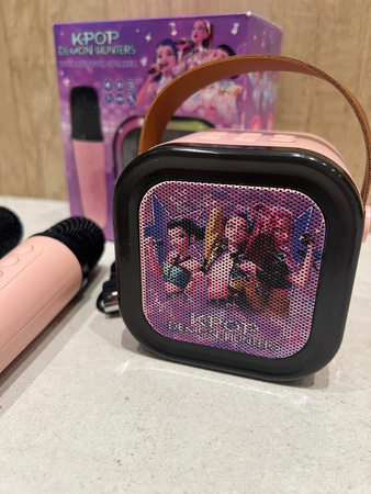 Zestaw karaoke dla dzieci głośnik mikrofony Huntrix K-popowe Łowczynie Demonów