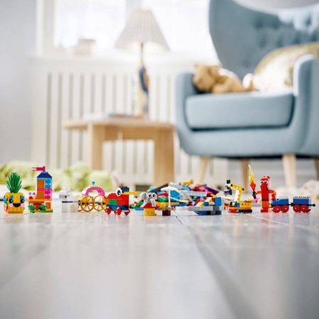 Lego Classic 11021 zestaw 90 lat zabawy - 1100el