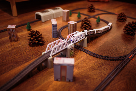 Duża kolejka elektryczna pociąg lokomotywa z wagonami pendolino dla dzieci