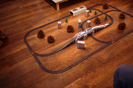 Duża kolejka elektryczna pociąg lokomotywa z wagonami pendolino dla dzieci