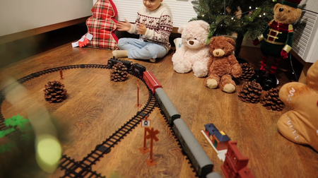 Kolejka elektryczna dymiąca pociąg lokomotywa z wagonami dla dzieci para wodna akcesoria DYM tor 7 metrów