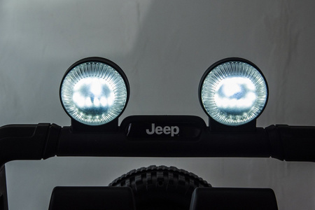 Samochód na akumulator Jeep Wrangler Rubicon elektryczny Auto dla dzieci 2 silniki światła LED biały
