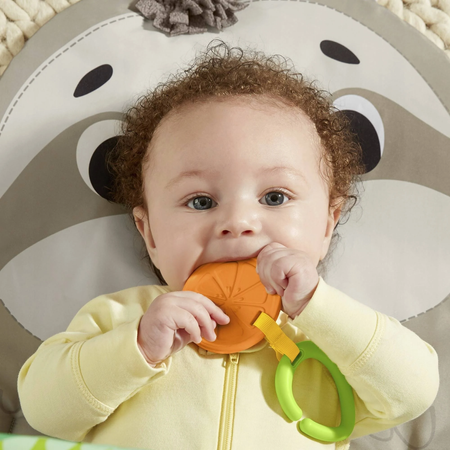 Sensoryczna mata edukacyjna Leniwiec FISHER-PRICE z zawieszkami dla dzieci GNB52
