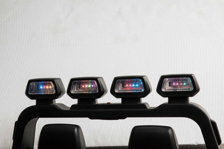 Biały duży samochód na akumulator auto pojazd elektryczny dla dzieci światła LED dźwięki Toyota Tundra